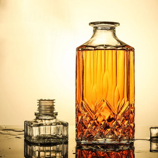 Classic Spirit Glass Decanter For Whiskey And Bourbon Serving