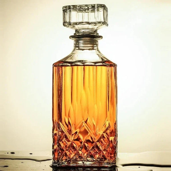 Classic Spirit Glass Decanter For Whiskey And Bourbon Serving