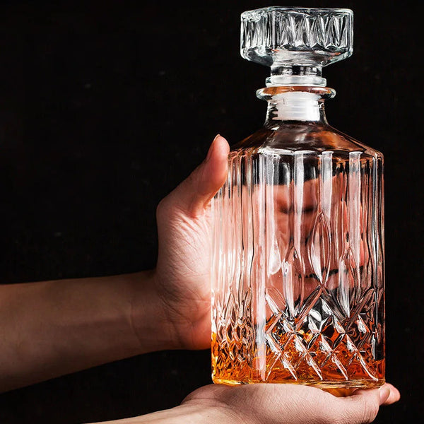 Classic Spirit Glass Decanter For Whiskey And Bourbon Serving